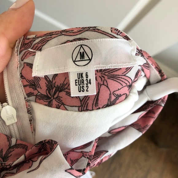 Missguided White Frill High Neck Floral Mini Dress - Picture 3 of 3